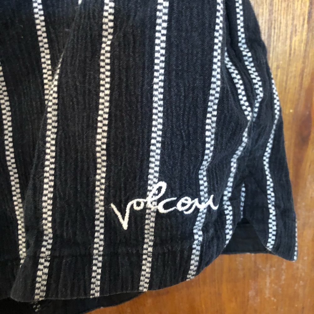 Volcom Shorts - Picture 2 of 3
